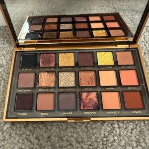 Huda Beauty Empowered Eyeshadow Palette
